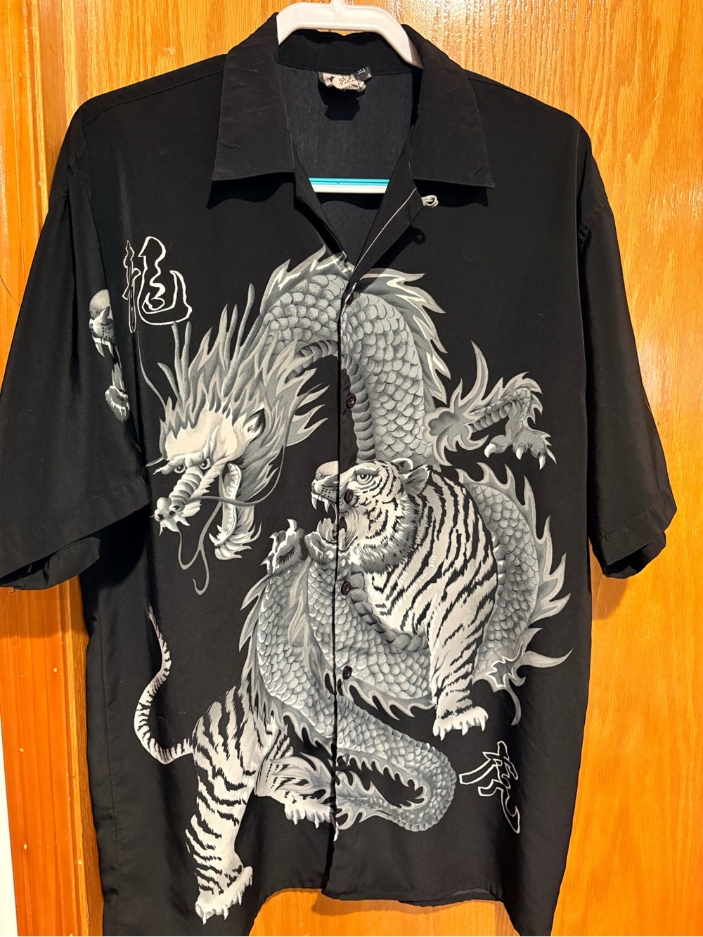 Vintage Trust Made in Korea Asian Dragon Tiger Button Down Mens Shirt Y2K